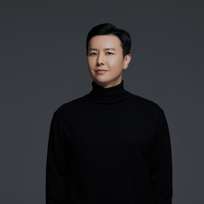 Dr. Kim Uigeon - UNE Plastic Surgery, Board-Certified Plastic Surgeon in Gangnam, Seoul